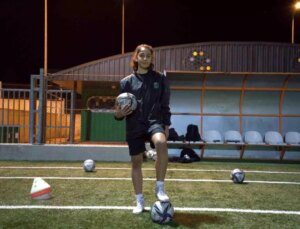 14 yaşında Sümeyye, kadın futbol ligleri tarihine geçti