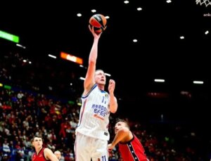 Anadolu Efes, Olimpia Milano’yu Deplasmanda Yendi