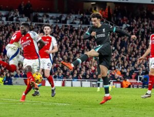Arsenal ile Liverpool 2-2 berabere kaldı