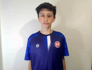 Bilecik Kartalspor’un Yıldız Futbolcusu Emirhan Ayıran, Anadolu Üniversitesi’ne Transfer Oldu