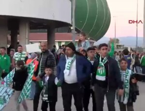 Bursaspor, 3. Lig’de Taraftar Desteğiyle Göz Dolduruyor