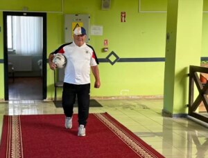 Futbola Aşkıyla Yaşlanıyor: ‘Maradona Kamil’