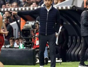 Giovanni van Bronckhorst’un İlk Derbi Heyecanı: Beşiktaş, Galatasaray’la Karşılaşıyor