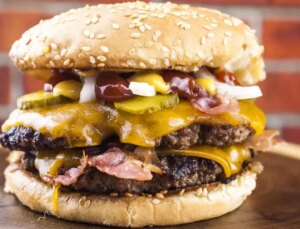 McDonald’s hamburglerinden bulaşan ölümcül salgın yayılmayı sürdürüyor