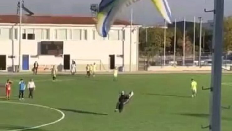 Paraşütle Maç Sahasına İnen Sporcunun Şaşırtan Anı