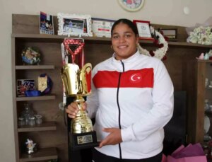 17 Yaşındaki Havvanur Kethüda, Dünya Şampiyonu Oldu