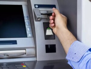 ATM’lerdeki açığı bulup dev bankadan milyonlarca liralık nakit çektiler