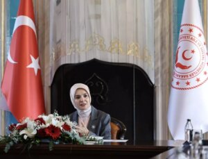Bakan Göktaş, Sosyal Medya Temsilcileriyle Şiddet İçeren Yayınlar Üzerine Toplantı Yaptı
