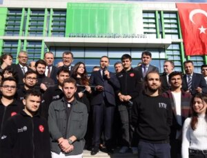 Bakan Kacır, İTÜ Proje ve Teknoloji Takımlarıyla Bir Araya Geldi