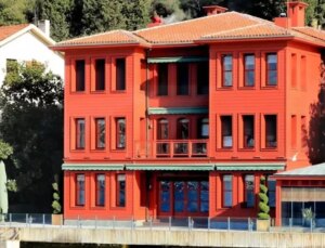 Boğaz’ın meşhur ‘kırmızı yalısı’ rekor fiyata satıldı