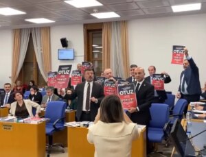 CHP, asgari ücret zammı için TBMM’de protesto düzenledi
