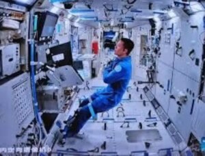 Çin Uzay İstasyonu’ndan Dünya’ya Bilimsel Numune Taşıyan Shenzhou-18 Uzay Aracı İniş Yaptı