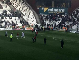 Elazığspor Maçında Ambulanstan Dolayı Saha Zeminine Zarar Verildi