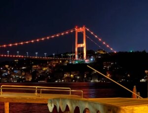 Fatih Sultan Mehmet ve Yavuz Sultan Selim Köprüleri Lösemi İçin Turuncu Renkte Aydınlatıldı