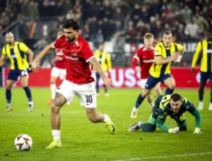 Fenerbahçe, AZ Alkmaar’a Deplasmanda 3-1 Mağlup Oldu