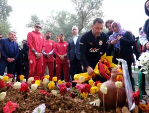 Galatasaray, Yiğit Kurt’un Mezarı’nı Ziyaret Etti