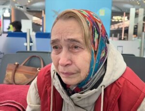 Haftalardır İstanbul Havalimanı’nda kalan yaşlı kadın yardım bekliyor