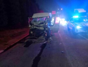 Kocaeli’de Minibüs ve Tır Çarpıştı: 2 Yaralı