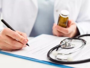 Para karşılığı uyuşturucu reçetesi yazan doktor 19 yılla yargılanacak