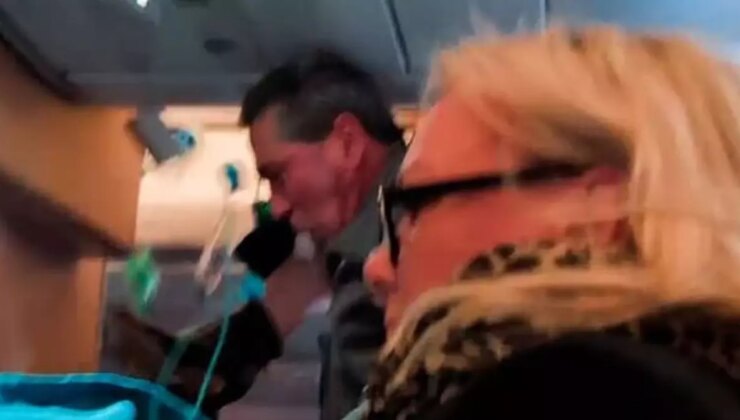 Şiddetli türbülansa giren uçakta yolcular tavana çarptı