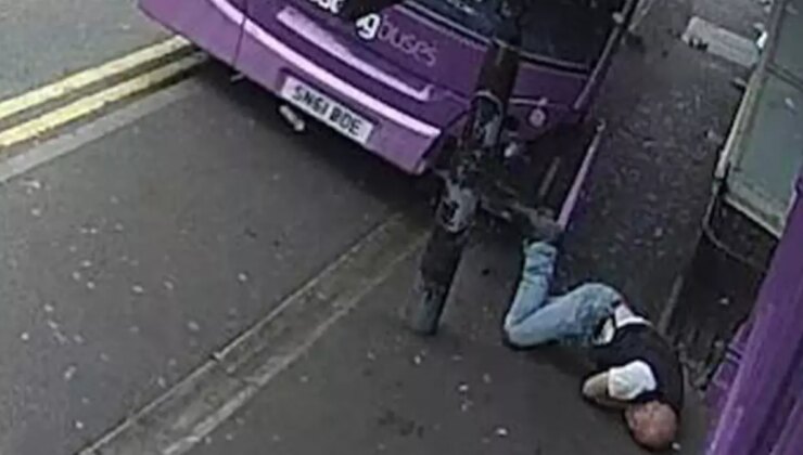 Yolda yürürken otobüs çarptı! Hiçbir şey olmamış gibi kalkıp meyhaneye gitti