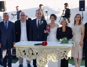 Zeynep Özal, Isparta’da Düğün Töreninde Şahitlik Yaptı