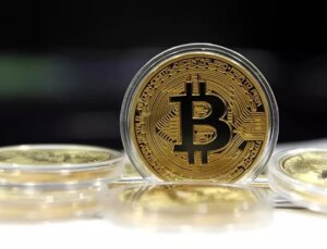 Bitcoin, 100 bin doları aşarak tarihe geçti, yatırımcılar bir yılda köşe oldu