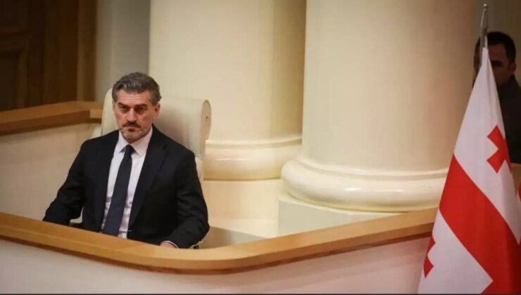 Gürcistan’da eski futbolcu cumhurbaşkanı seçildi