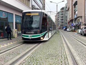 Kocaeli’de Tramvay Yolunda Komik Anlar