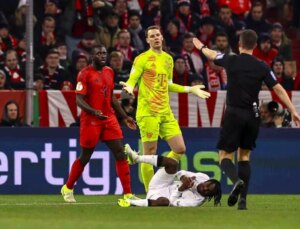 Manuel Neuer Kariyerinin İlk Kırmızı Kartını Gördü