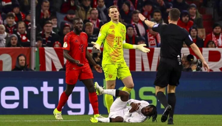 Manuel Neuer Kariyerinin İlk Kırmızı Kartını Gördü