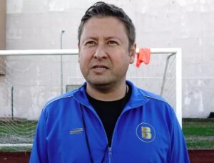 Öğretmen baba, kızı için futbol takımı kurdu