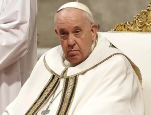 Papa, Irak’ta iki suikast girişimi atlattığını açıkladı