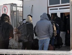 Türkiye’ye göç dalgası konuşulurken Hatay sınırında Suriyeliler memleketlerine dönüyor