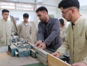 Van’daki bu meslek lisesi adeta fabrika gibi, ciroları 5 milyon lirayı buluyor