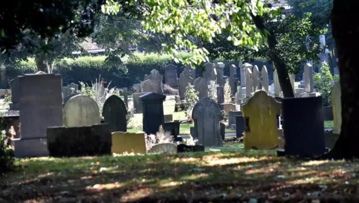 Yüzlerce bebeğin gömülü olduğu toplu mezar bulundu