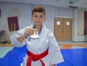 7 Yaşındaki Deniz Aydemir, Uluslararası Karate Şampiyonu Oldu
