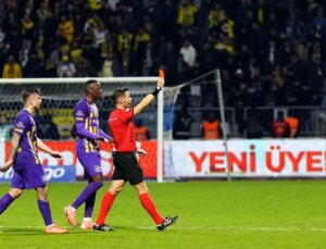 Arda Turan, Fenerbahçe Maçında Kırmızı Kart Gördü