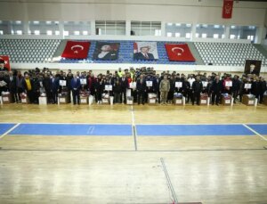 Bingöl’de Amatör Futbol Kulüplerine Spor Malzemesi Desteği