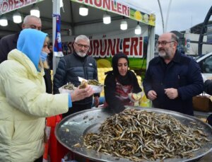Gebze’de 2 Ton Hamsi İkram Edilen Hamsi Festivali Düzenlendi