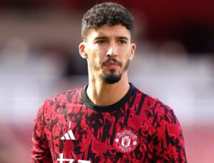 Manchester United Altay Bayındır’ın biletini kesti