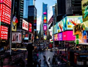 New York polisi Times Meydanı’na alkol girişini yasakladı