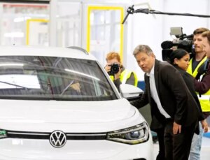 Otomotiv devi on binlerce çalışanını işten çıkaracak