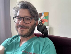 Sivas’ta Doktorun Kargası ‘Jackoo’ Dikkat Çekiyor