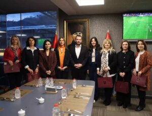 Trabzonspor Başkanı Ertuğrul Doğan, Görevini Tamamlayan Başkanlara Plaket Verdi