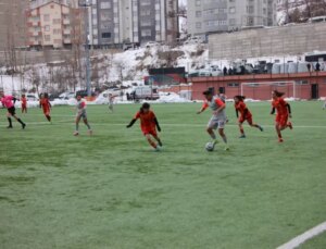 Yüksekova Spor, Kayseri Kadın Futbol Takımını 3-0 Yendi