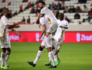Antalyaspor, Kocaelispor’u 3-1 Mağlup Etti