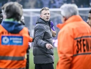 Belçika’daki derbide olay: Dirk Kuyt’a yanıcı maddeyle saldırdılar