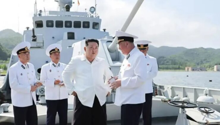 Kim Jong-Un, Rus stili füze sistemli en büyük savaş gemisini tanıttı