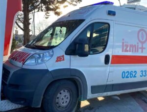 Kocaeli’de Özel Ambulans ile Otomobil Çarpıştı